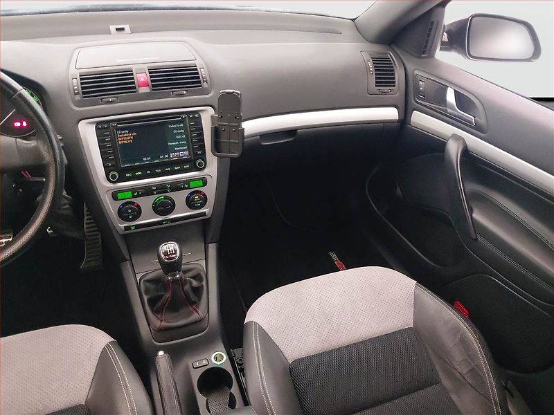 Škoda Octavia (2006) RS 2.0 TDI, Navi, Xenony - fotka 8 z 17