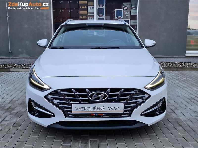 Hyundai i30 1.0 T-Gdi Family Smart Kombi - fotka 4 z 50