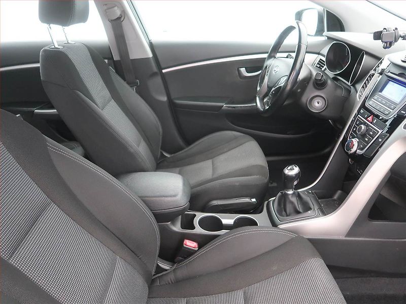 Hyundai i30 (2017) Trikolor Plus 1.6 GDI - fotka 9 z 15
