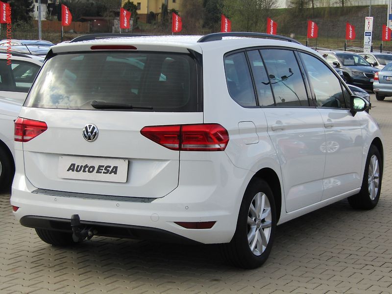 Volkswagen Touran (2015) 1.6TDI, AC, výhřev sed - fotka 6 z 15