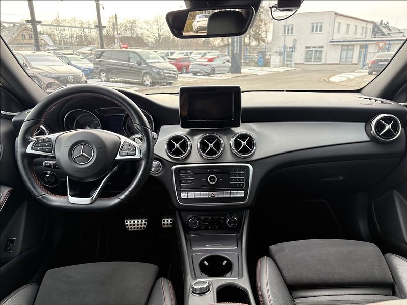 Mercedes-Benz GLA 2,0 220 4M,AMG,CZ,1.majitel - fotka 12 z 17
