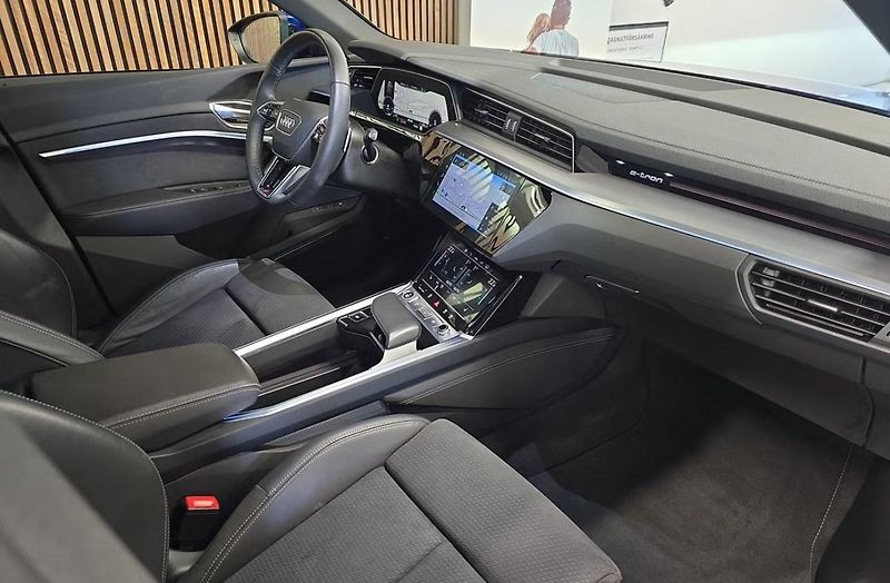 Audi Q8 e-tron 55 Q S-Line 360k Pano Tažné - fotka 8 z 26