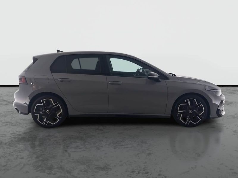 Volkswagen Golf (2024) R-Line 1.5 eTSI - fotka 6 z 17