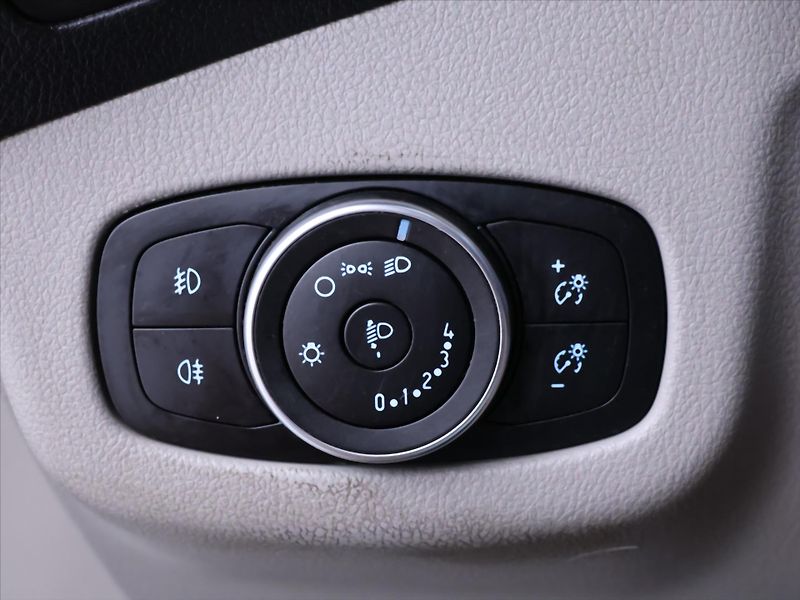 Ford Tourneo Connect 1,5 TDCI Titanium CZ Panorama - fotka 18 z 38