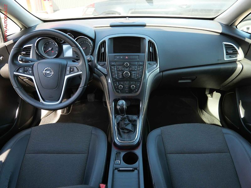 Opel Astra (2013) 1.4 T, ČR, AC, xenon, navi - fotka 8 z 23