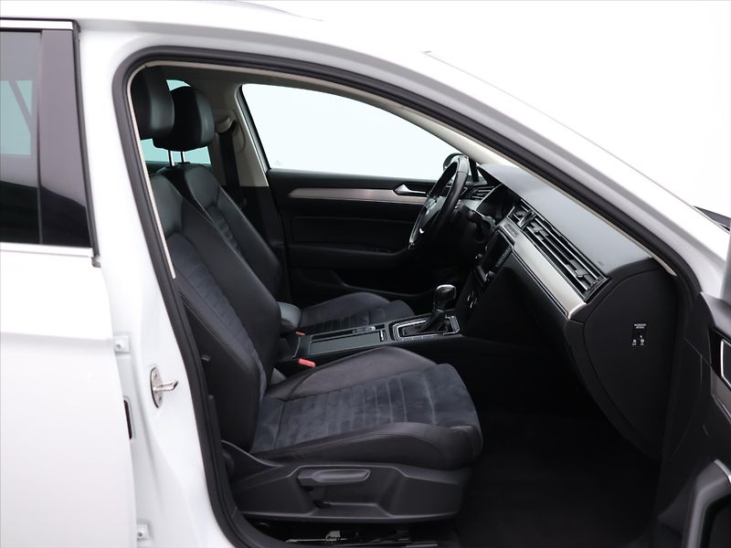 Volkswagen Passat 2,0 TDI 140k DSG Highline CZ - fotka 12 z 27