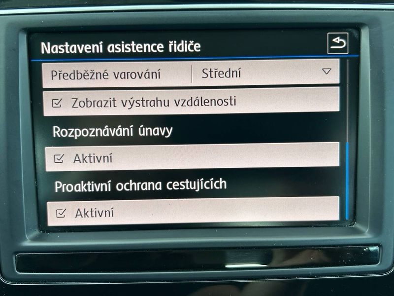 Volkswagen Passat (2017) Variant 2.0 TDI 6DSG - fotka 20 z 29