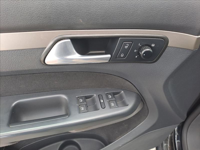Volkswagen Touran 1,9 TDI KLIMA,TEMPOMAT - fotka 10 z 13