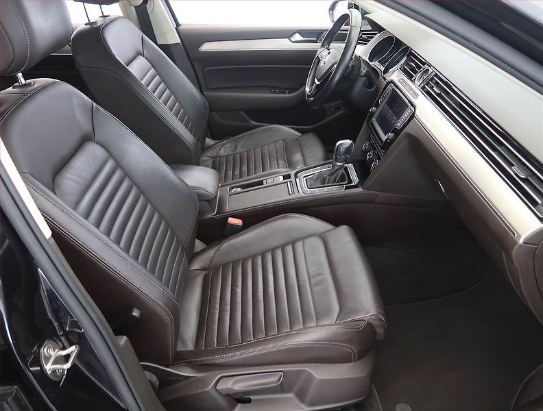 Volkswagen Passat (2016) 2.0 TDI, Automat, Serv.kniha - fotka 9 z 22