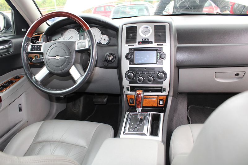 Chrysler 300C (2007) REZERVACE - fotka 15 z 16