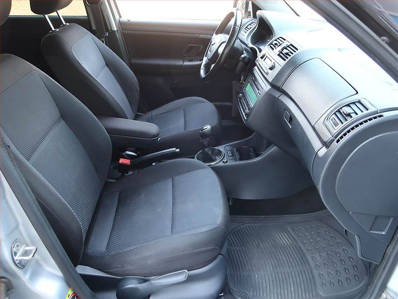 Škoda Fabia (2012) Ambiente 1.2 TSI, po STK - fotka 9 z 17