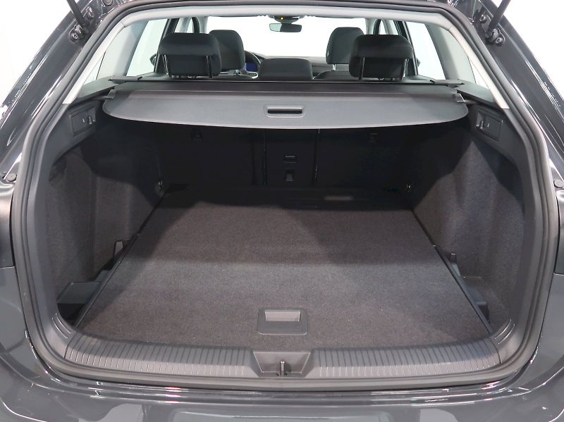 Volkswagen Golf (2023) LIFE 1.0TSI 81KW - fotka 32 z 34