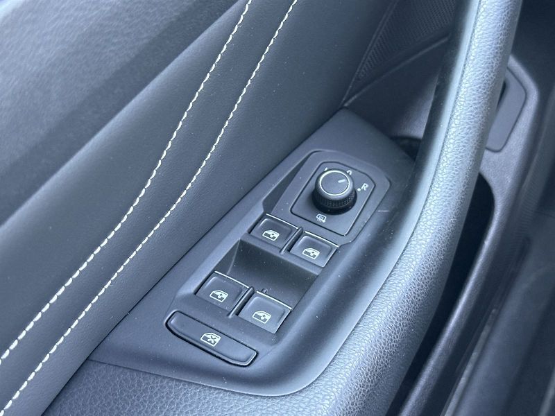 Volkswagen Passat (2021) Variant 1.5 TSI DSG Elegance - fotka 17 z 30