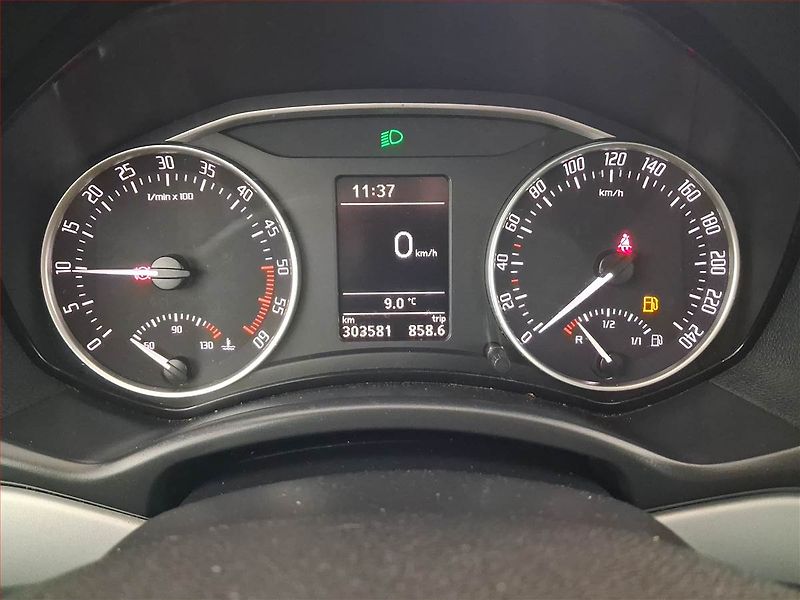 Škoda Octavia (2011) 2.0 TDI, jezdí dobře, Tempomat - fotka 11 z 19