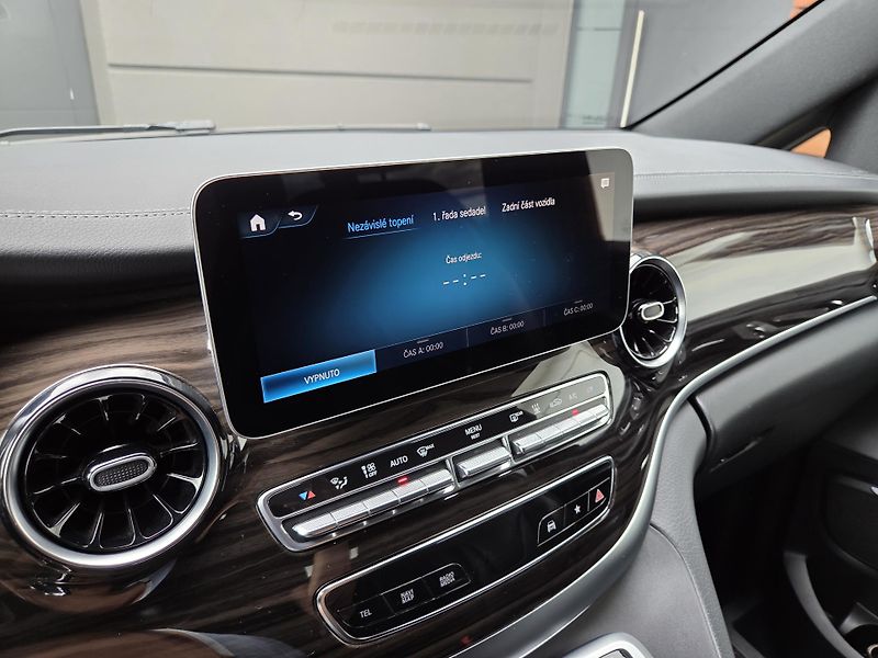 Mercedes-Benz Třídy V (2023) 300d 4M AVG AMG TOPvýbava 1m - fotka 41 z 49