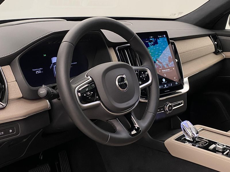 Volvo XC90 (2025) T8 AWD Plug-in DARK ULTRA - fotka 4 z 75