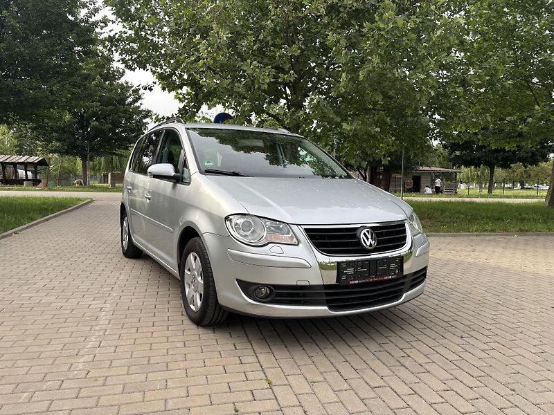 Volkswagen Touran 1.9 TDi Trend - fotka 15 z 20