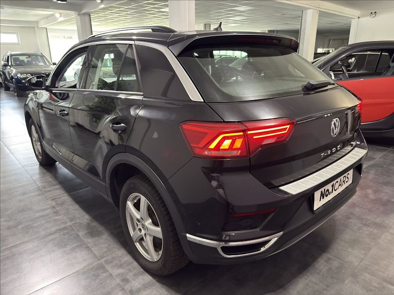 Volkswagen T-Roc 2,0   TDI 4MOTION ACC LED - fotka 4 z 26