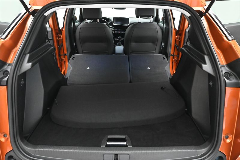 Peugeot 2008 1,5 BlueHDi 81 kW Allure Záruk - fotka 11 z 29