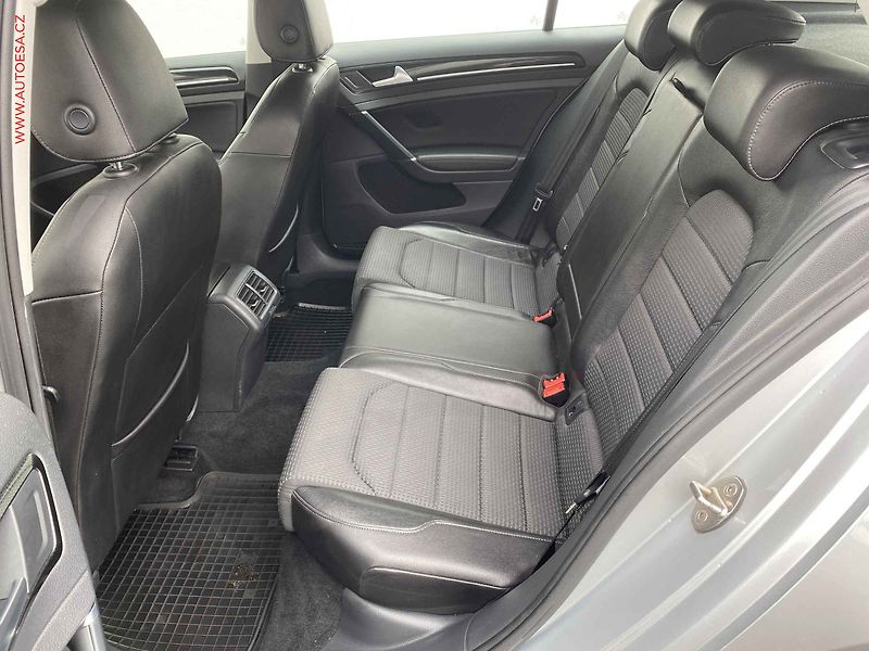 Volkswagen Golf (2017) 1.4 TGi, ČR, Highline - fotka 10 z 17