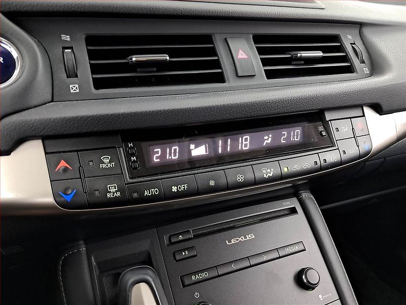 Lexus CT 200h (2016) 200h, Automat, Navi, Tempomat - fotka 17 z 23