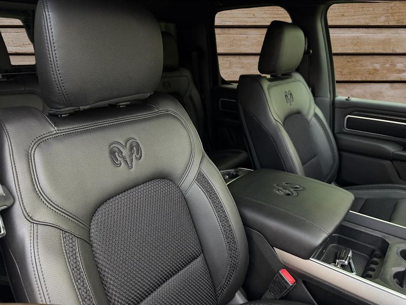 Dodge RAM (2022) +TRAVELLER+LOOK26+HEMI+ - fotka 14 z 24