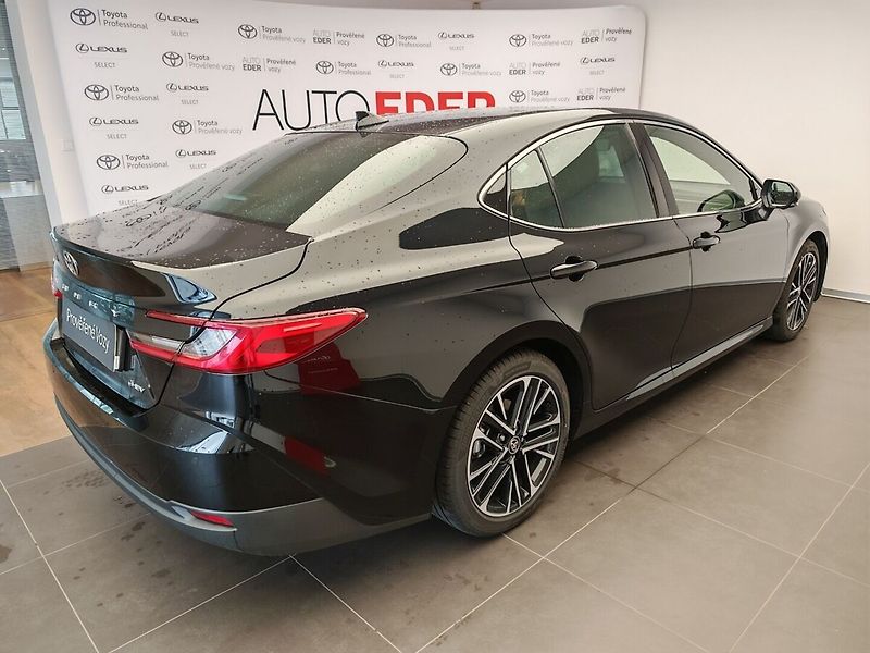 Toyota Camry 2.5 Hybrid Executive - fotka 4 z 39