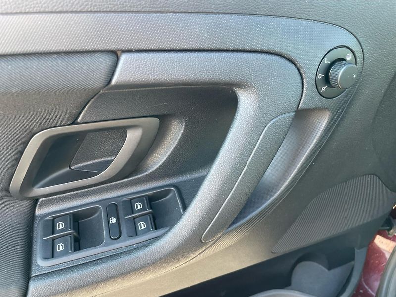 Škoda Fabia 1.2 TSi ELEGANCE PLUS - fotka 14 z 24