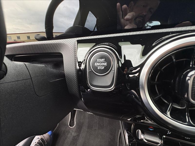 Mercedes-Benz Třídy A 1,3 250e Full Led,Navi,Výhřev - fotka 12 z 43