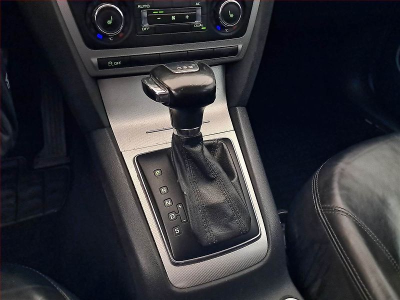 Škoda Octavia (2012) 1.6 TDI, Automat, zamluveno - fotka 12 z 17