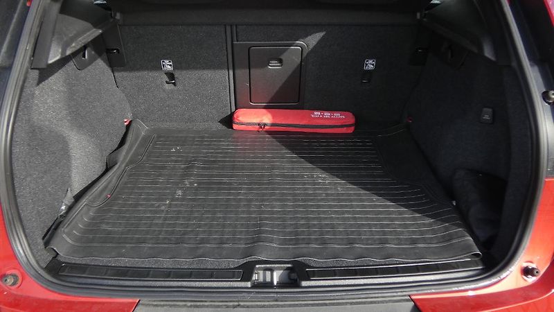 Volvo XC40 B4 AWD R-Design - fotka 19 z 21
