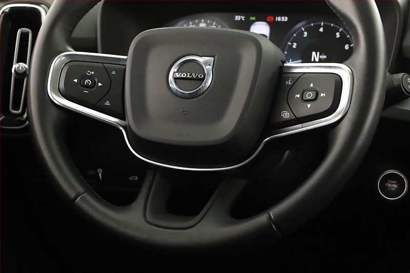 Volvo XC40 (2018) Momentum T3 - fotka 15 z 17