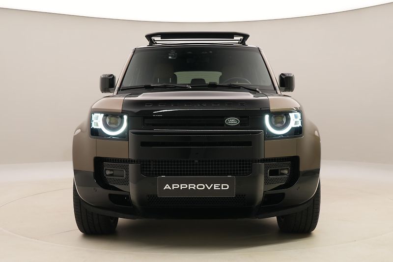 Land Rover Defender 110 D300 X-DYNAMIC AWD AUT CZ - fotka 15 z 49