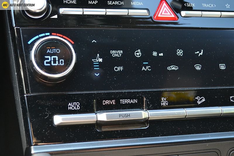 Hyundai Santa Fe 1.6T-GDI PHEV 4WD CALLIGRAPHY - fotka 43 z 73