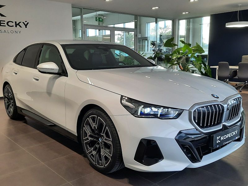 BMW Řada 5 (2026) 520d xDrive Sedan M Sport - fotka 3 z 15