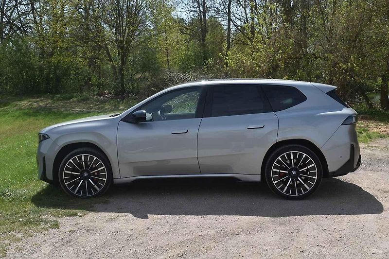 BMW iX3 je rozhodně dostatečně velký rodinný elektromobil.