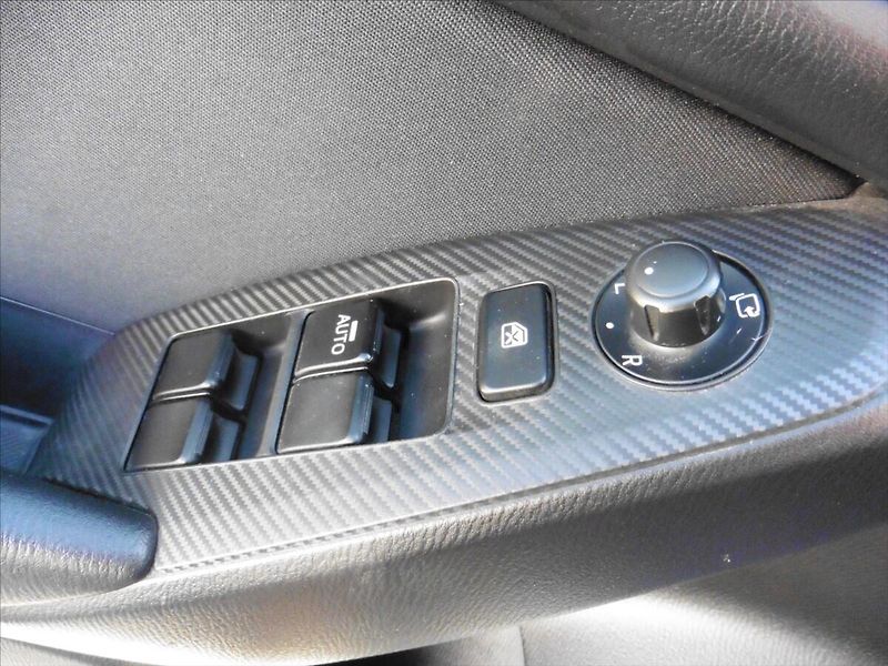 Mazda 3 2.0 Sky-G Revolution Navi - fotka 19 z 20