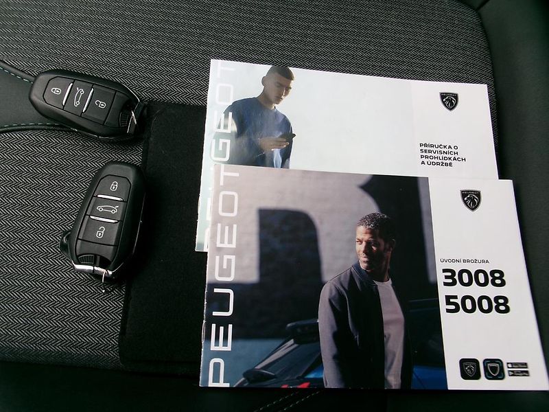 Peugeot 5008 (2024) ALLURE PACK 1.5 HDi EAT 8 - fotka 17 z 20