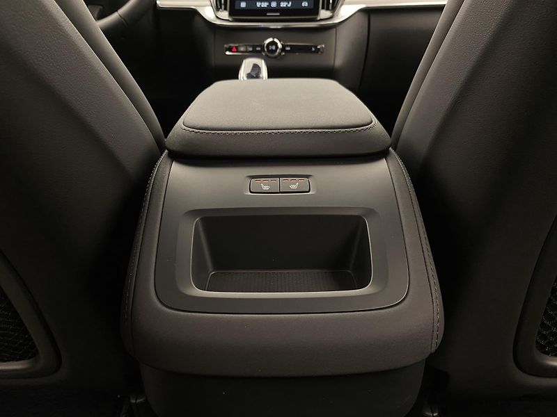 Volvo XC90 (2026) B5 AWD AUT BLACK EDITION PLUS  - fotka 73 z 73