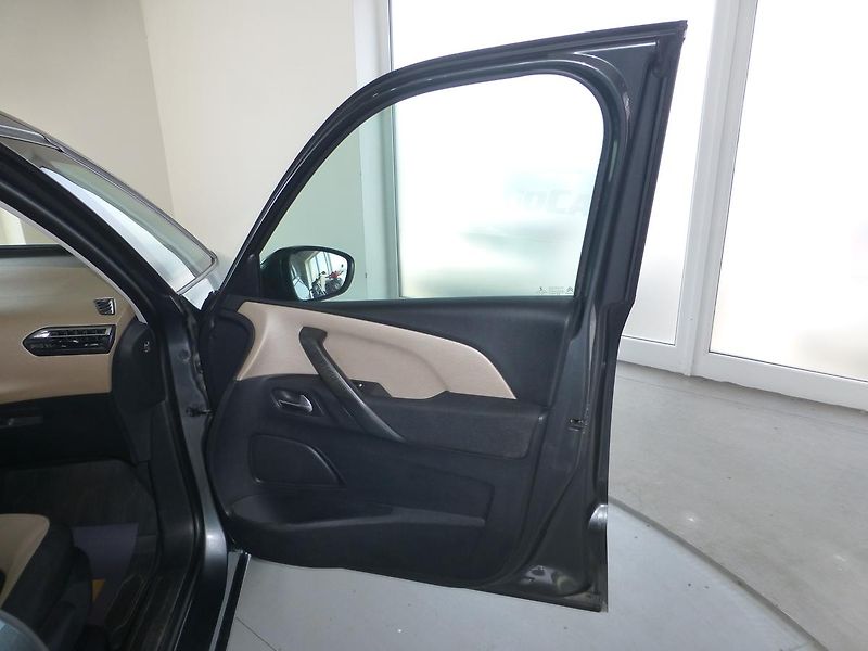 Citroën C4 Picasso (2016) 1.6HDI-88KW*PARK.S**NAVIG**ALU - fotka 18 z 26