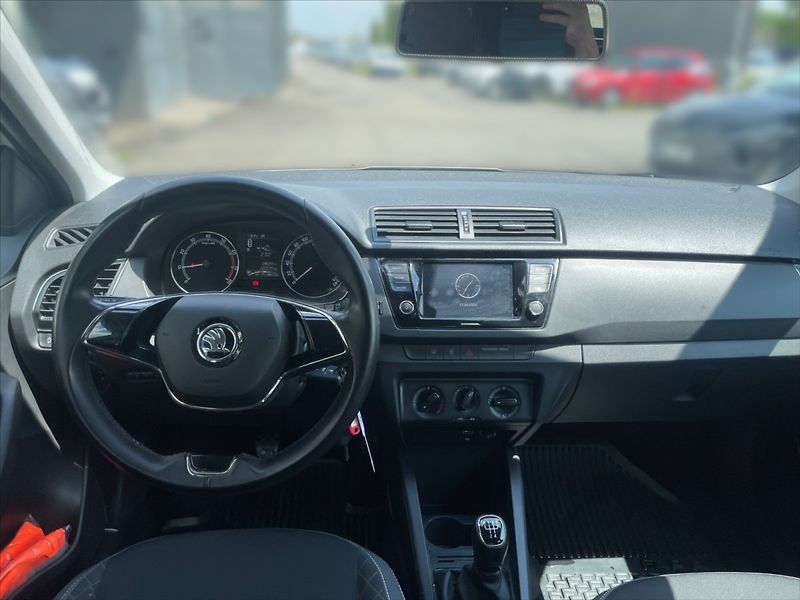 Škoda Fabia 1,0 TSI 70 Ambition - fotka 9 z 11