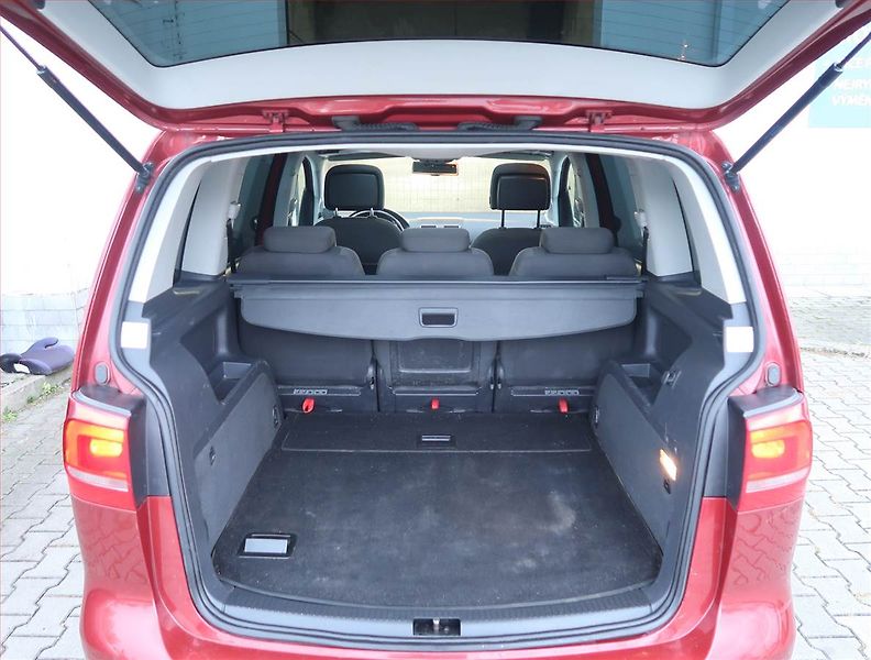 Volkswagen Touran (2013) Comfortline 2.0 TDI, Automat - fotka 14 z 15
