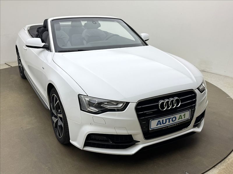 Audi A5 2,0 140kW S-LINE 4X4 VÝHŘEV TZ - fotka 3 z 50