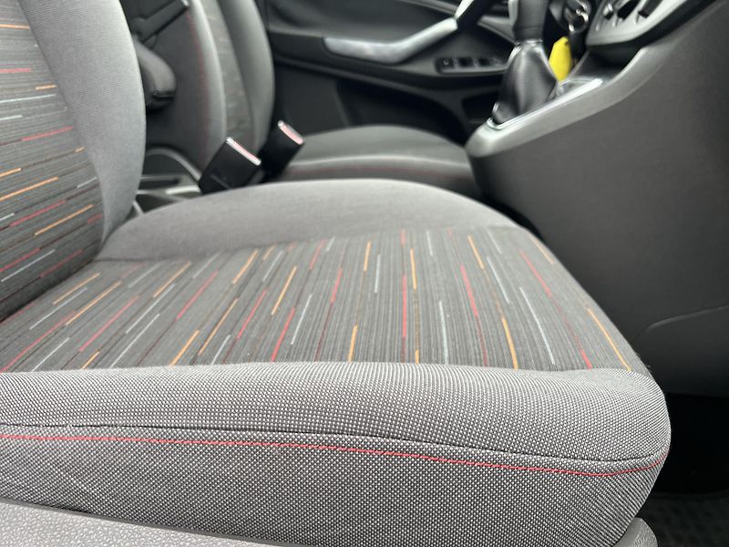 Ford C-MAX 1.6i 16v KLIMATIZACE ALU KOLA - fotka 31 z 40