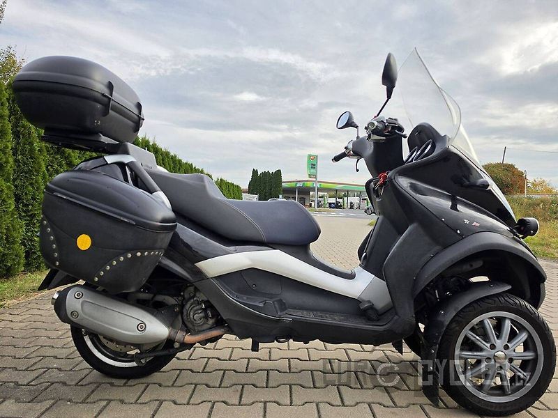 Piaggio MP3 250 LT (2009) - fotka 2 z 20