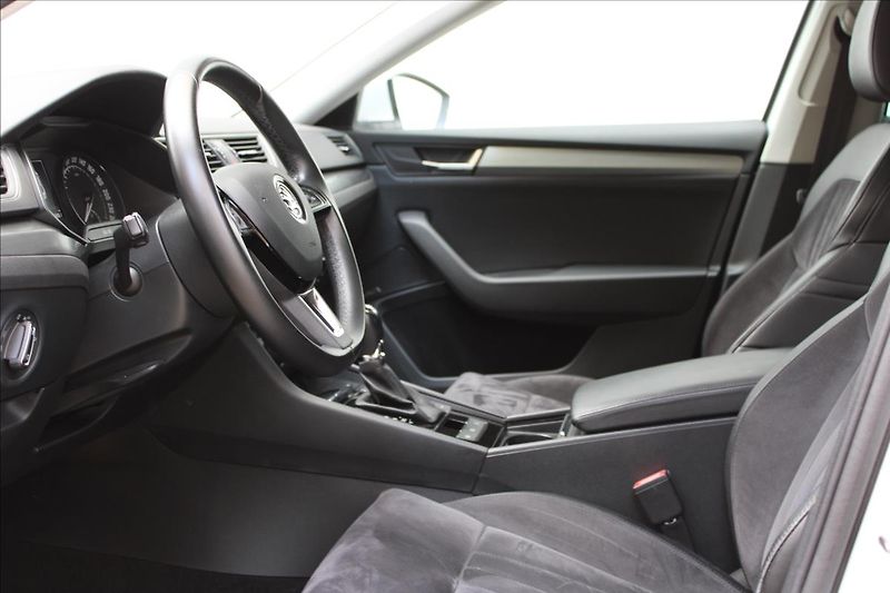 Škoda Superb 2.0 TDI/Style/4x4/DSG/140kW/CZ - fotka 12 z 40