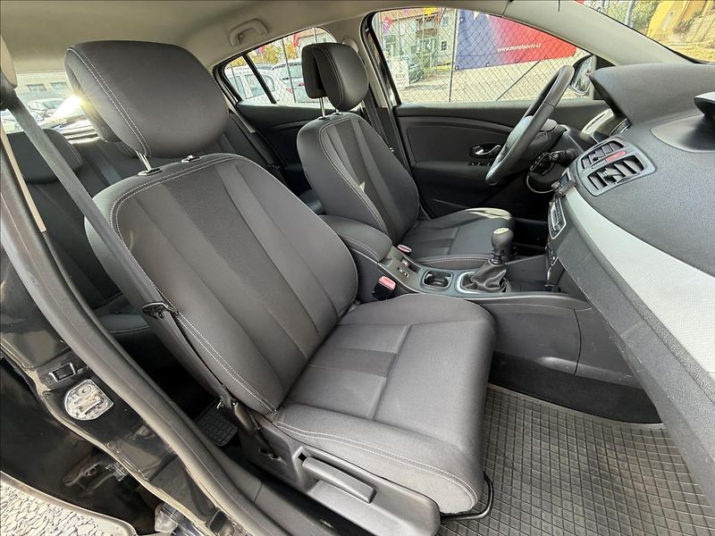 Renault Mégane 1,9 DCi 96kW  Tempomat,Senzory - fotka 25 z 40