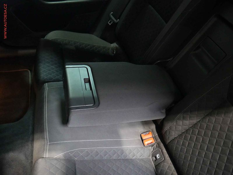 Škoda Superb (2016) 1.6 TDi, Navi, bixen - fotka 28 z 30