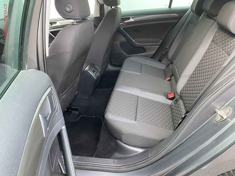 Volkswagen Golf (2018) 1.5 TSi, Join, panor - fotka 10 z 19