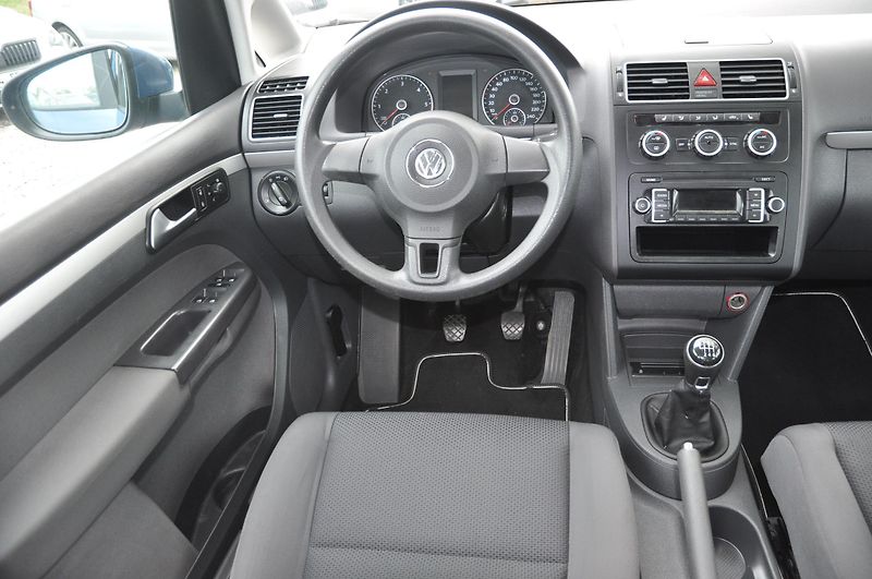 Volkswagen Touran 1.6TDi 77kW 7.míst - fotka 5 z 13
